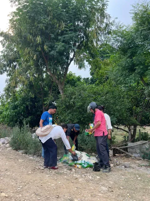 चौकुने गाउँपालिका वडा न. ९ र १० को घाटगाऊँ बजार अनुगमन, म्याद नाघेका तथा अखाद्य वस्तु वडा अध्यक्ष र प्रहरीको रोहवरमा नष्ट